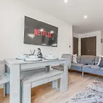 Stylish Flat In - Sleeps 5 *