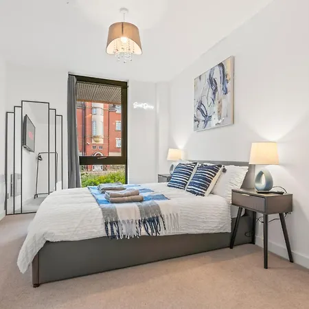 Stylish Flat In - Sleeps 5
