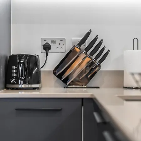 Stylish Flat In - Sleeps 5 דירה *