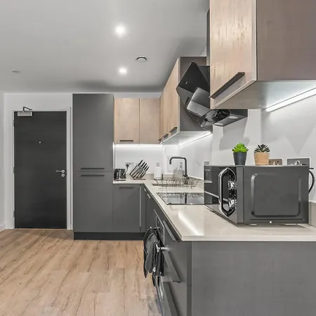 Stylish Flat In - Sleeps 5 דירה