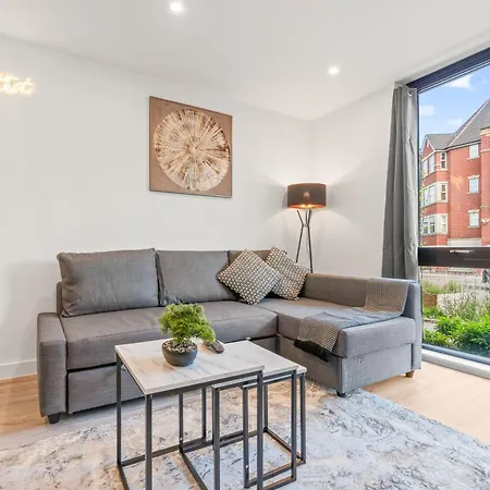 Stylish Flat In - Sleeps 5 דירה